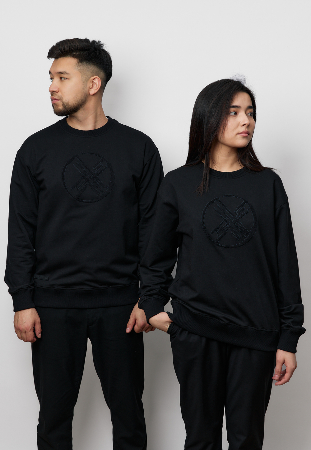 Свитшот SHANYRAQ APPLIQUE BLACK