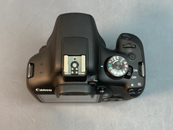 Canon 2000D Kit 18-55mm 3.5-5.6 III 150 кадров