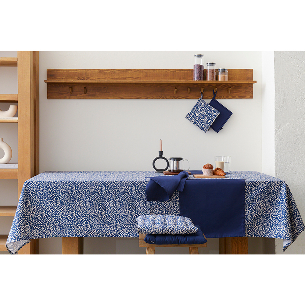 Скатерть темно-синего цвета с принтом Спелая Смородина из коллекции scandinavian touch, 170х170 см
