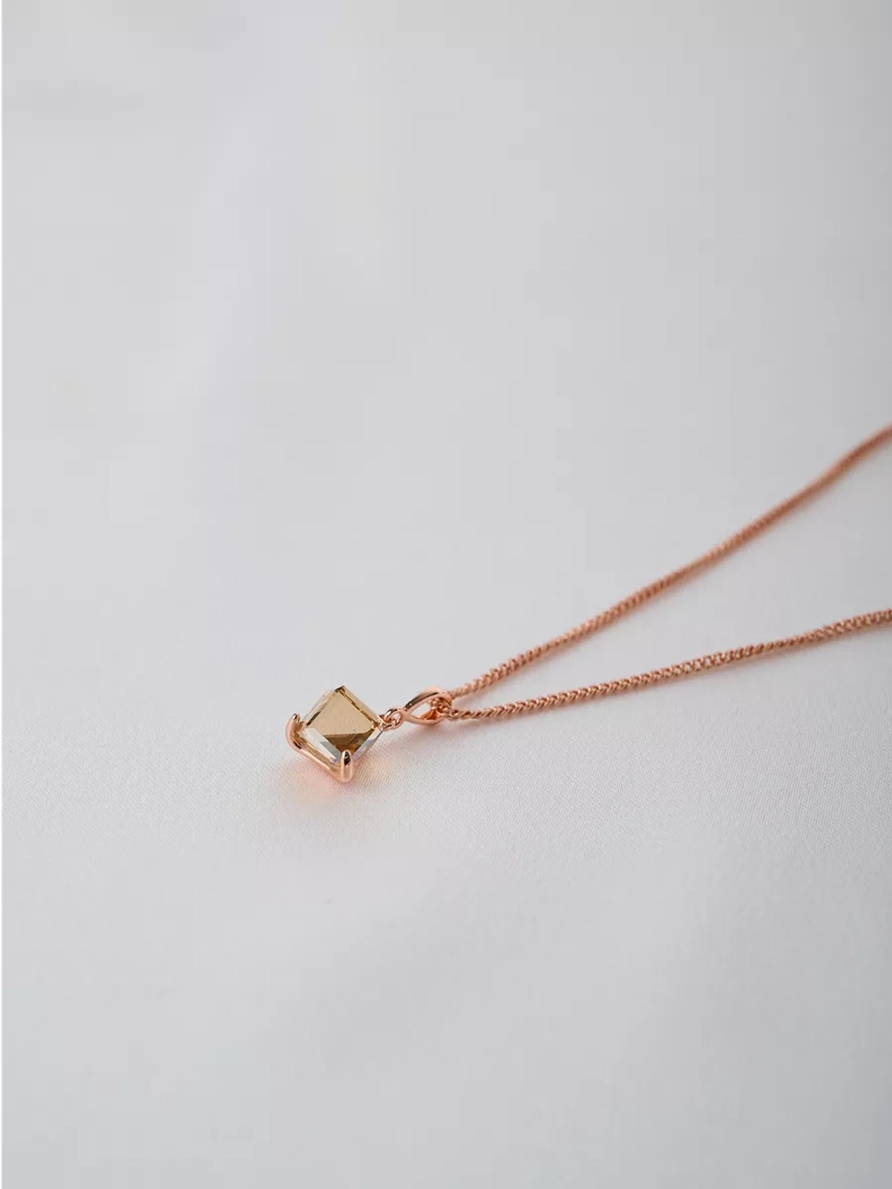 Кулон-кубик Миражи с кристаллом Swarovski цвета шампань