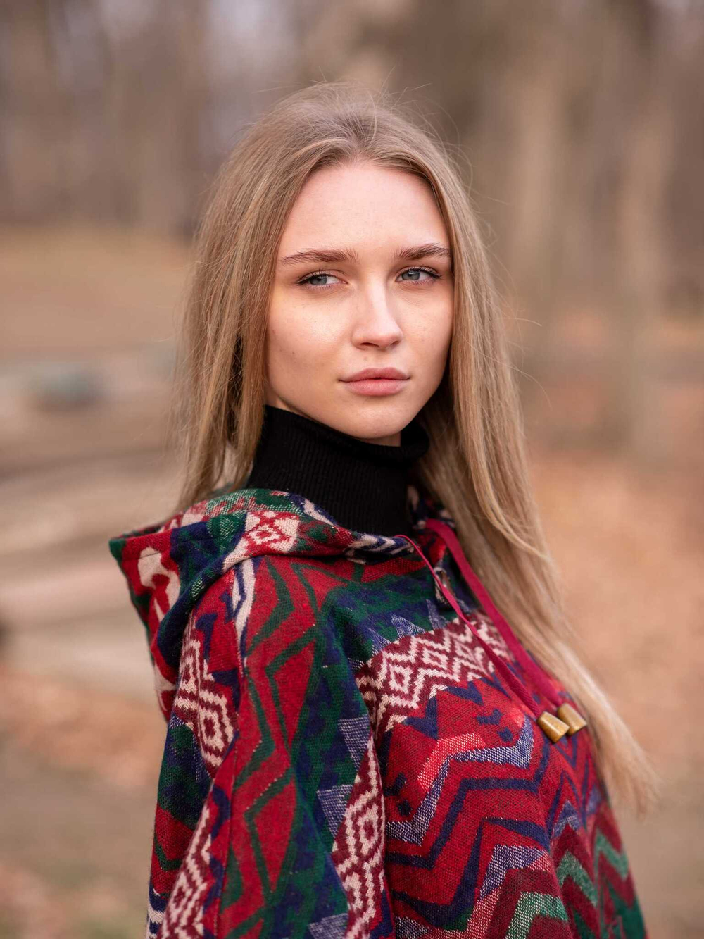 Пончо шерстяное с орнаментом