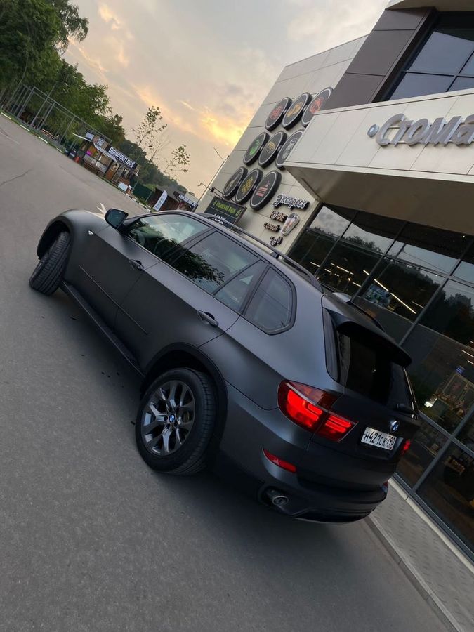 BMW в матовую виниловую пленку Carbins Cold Gray SCM-01