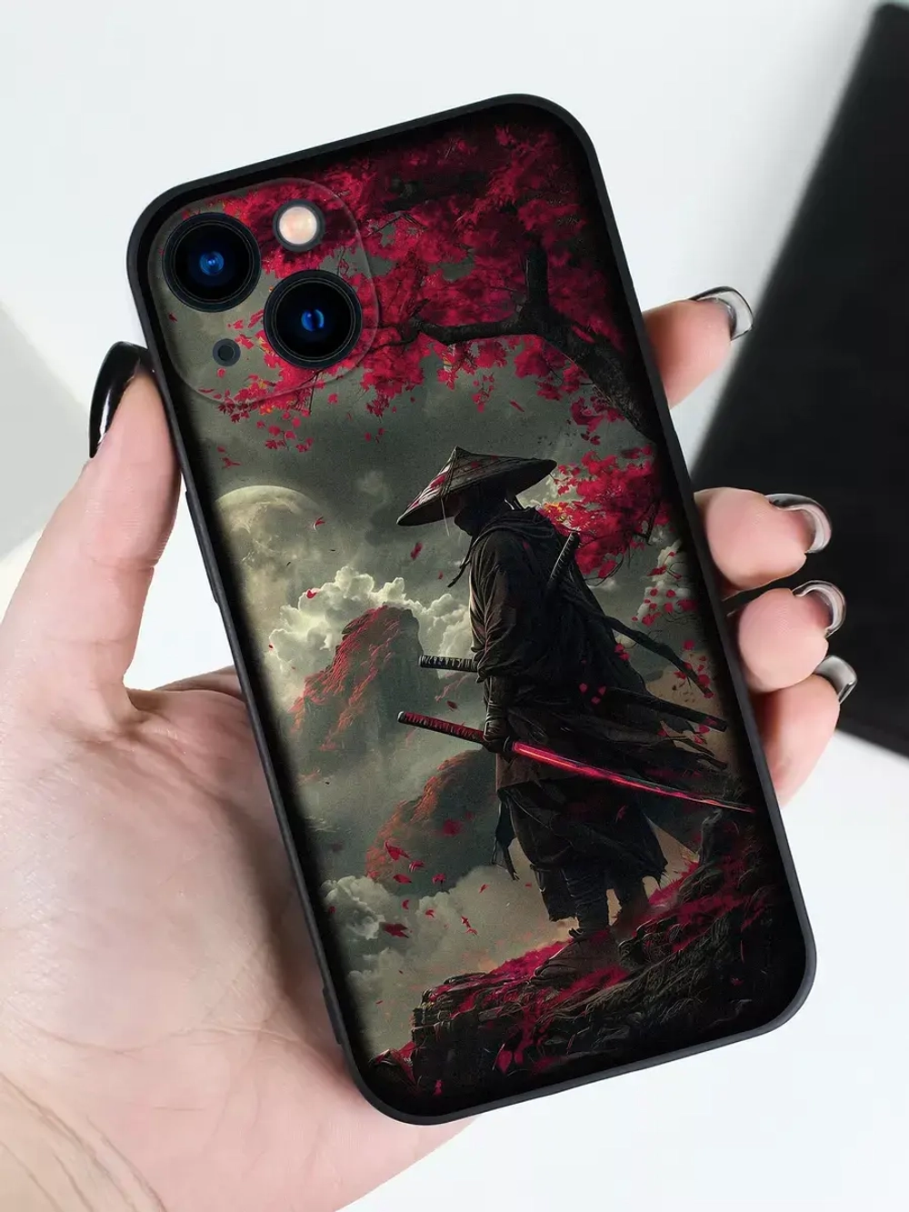 Чехол на iPhone 13 с принтом