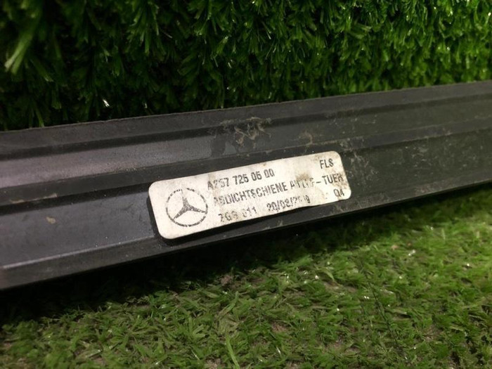 Молдинг двери передний правый Mercedes CLS c257 (2017-н.в.)