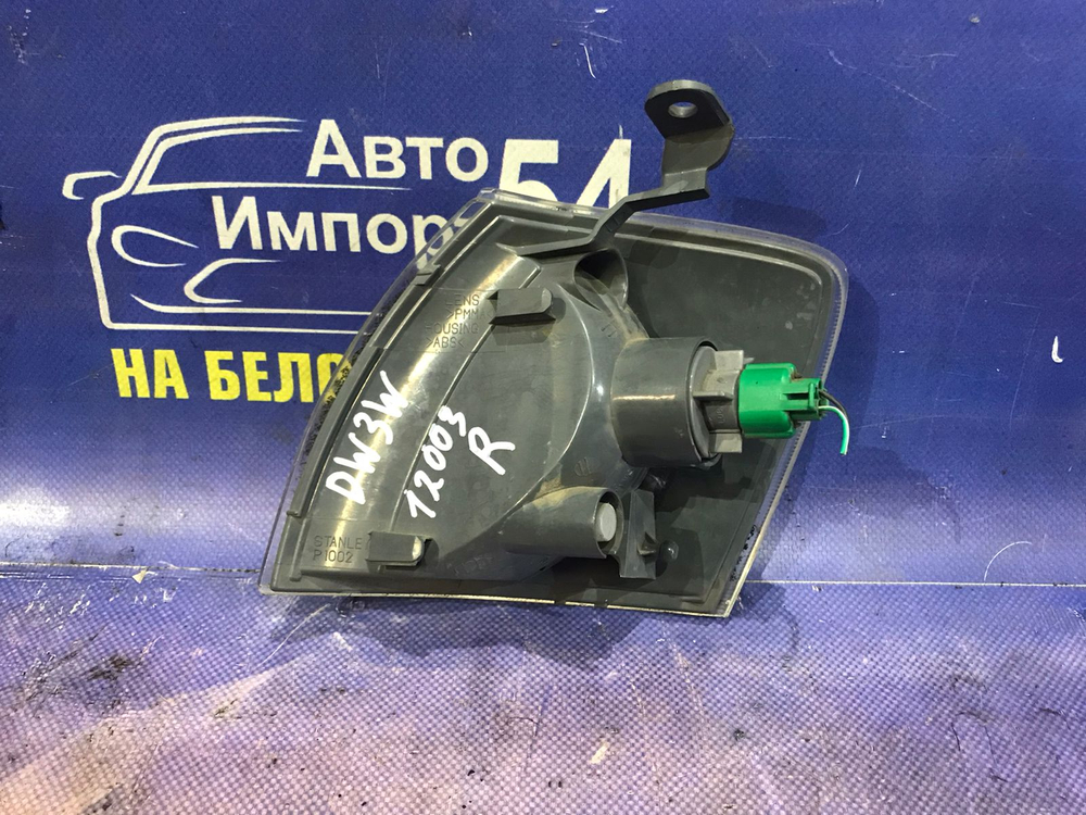Габарит правый MAZDA DEMIO 1999-2002