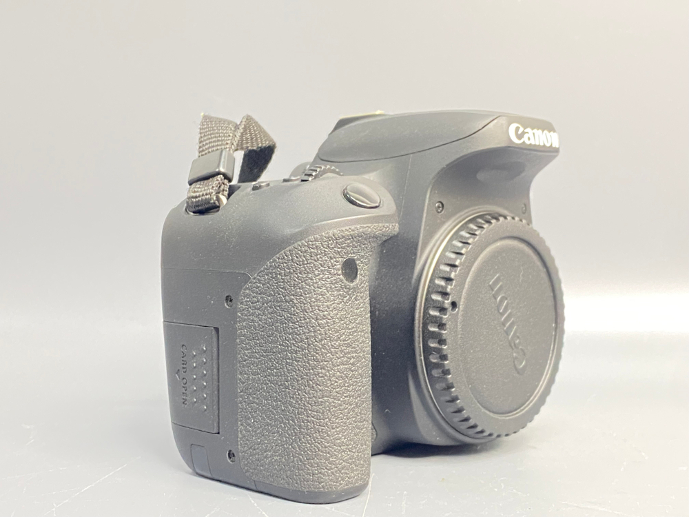 Canon EOS 77D