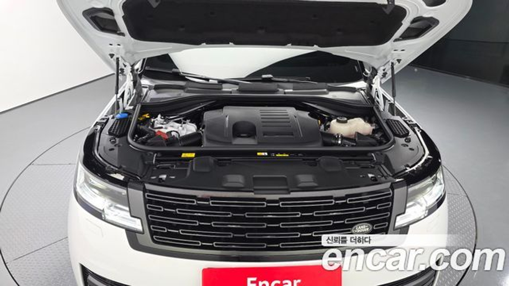 Land Rover Range Rover P550E AB — 2025