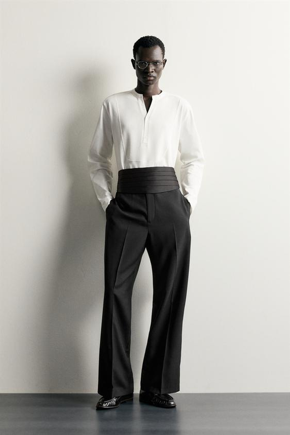 ZARA ФУТБОЛКА RELAXED FIT С ВОРОТНИКОМ-СТОЙКОЙ, ЖЕЛТОВАТО-БЕЛЫЙ