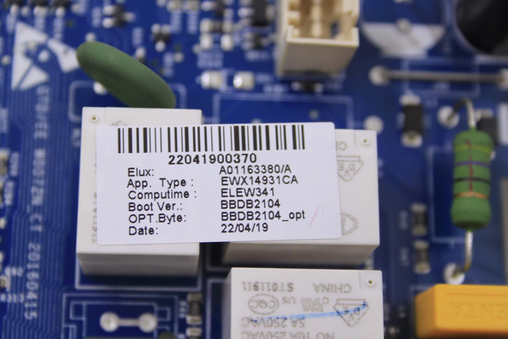 Модуль управления стиральной машины Electrolux EWT1567VIW с пластиком