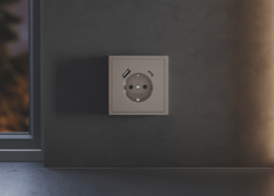 Накладка для розетки с заземлением и защитными шторками, с USB A+C, S70 (капучино)