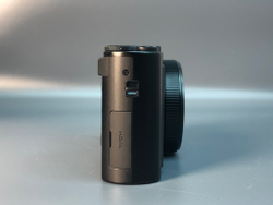 Panasonic Lumix DC-TZ202, незначительный налет на линзе
