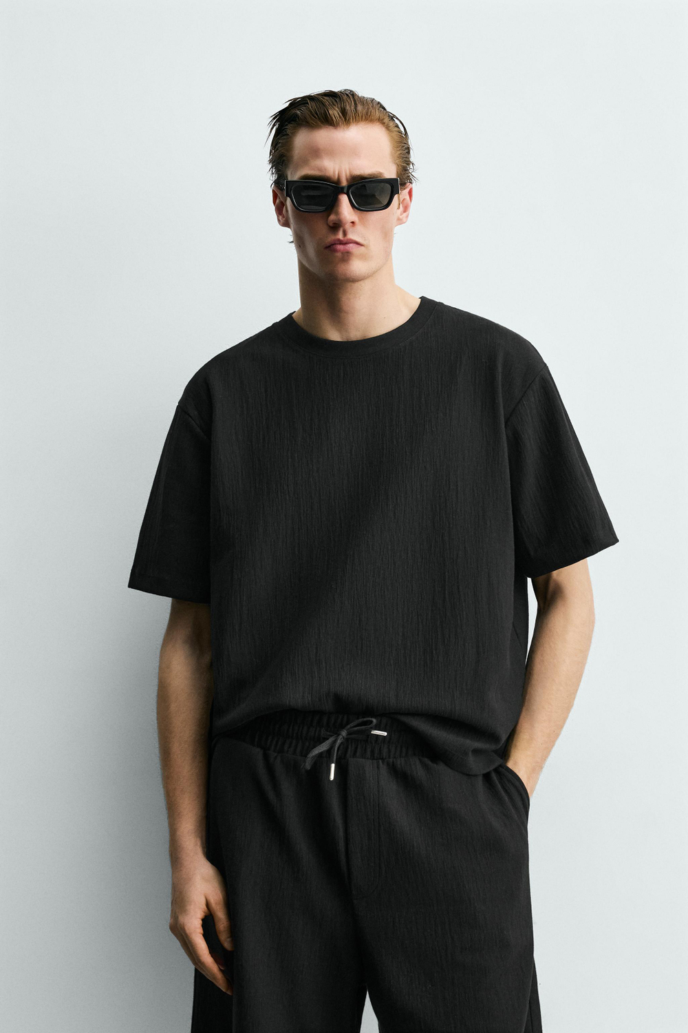 ФУТБОЛКА RELAXED FIT ИЗ РЕЛЬЕФНОЙ ТКАНИ — ZARA · 3992/430