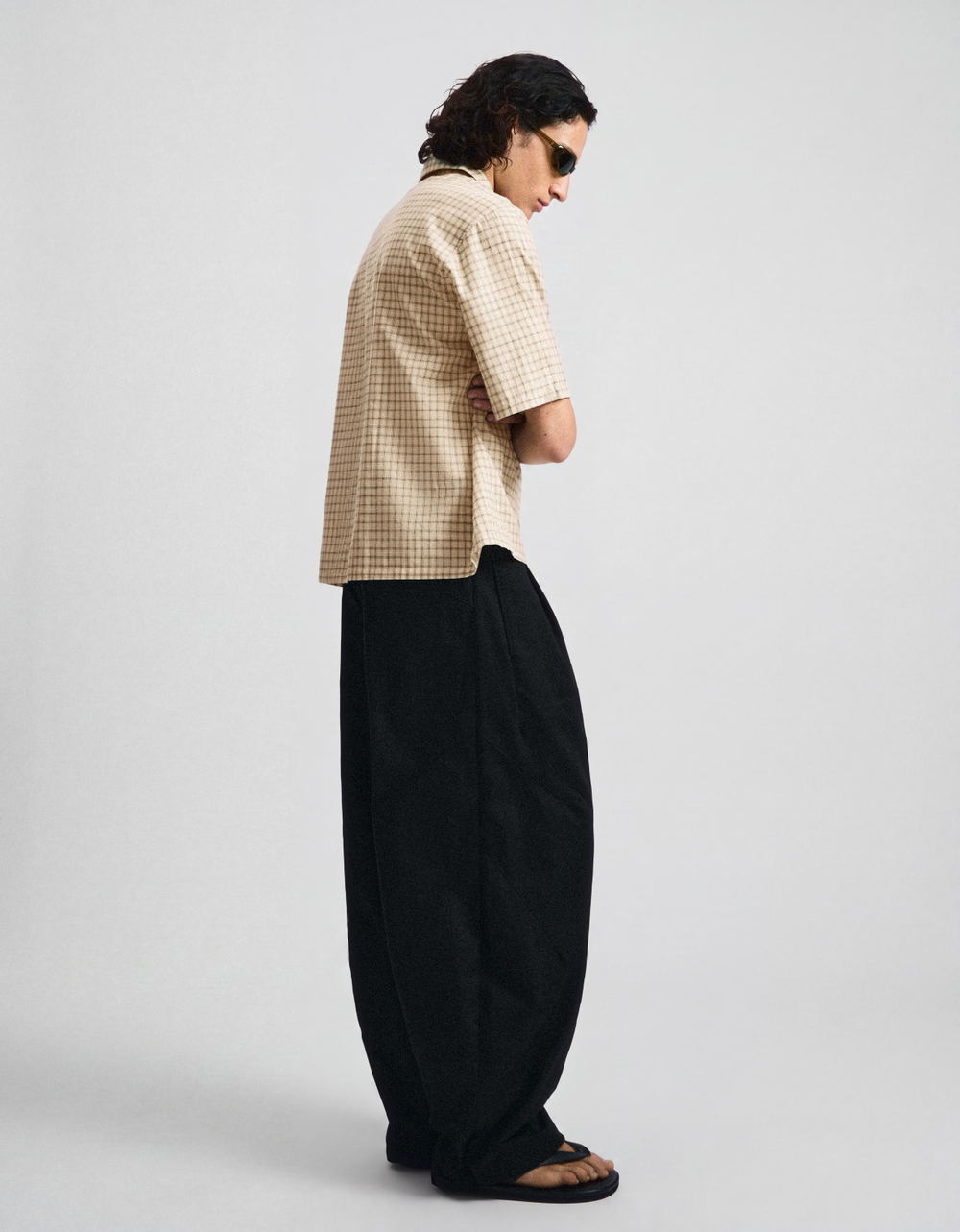 Женские брюки barrel с защипами - BERSHKA