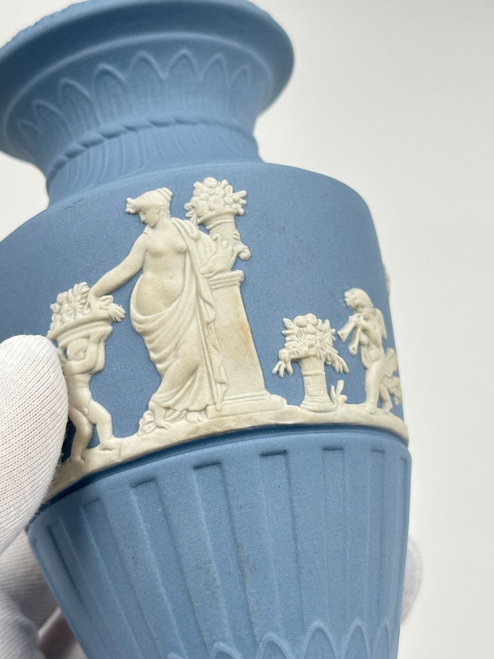 Ваза Wedgwood голубая