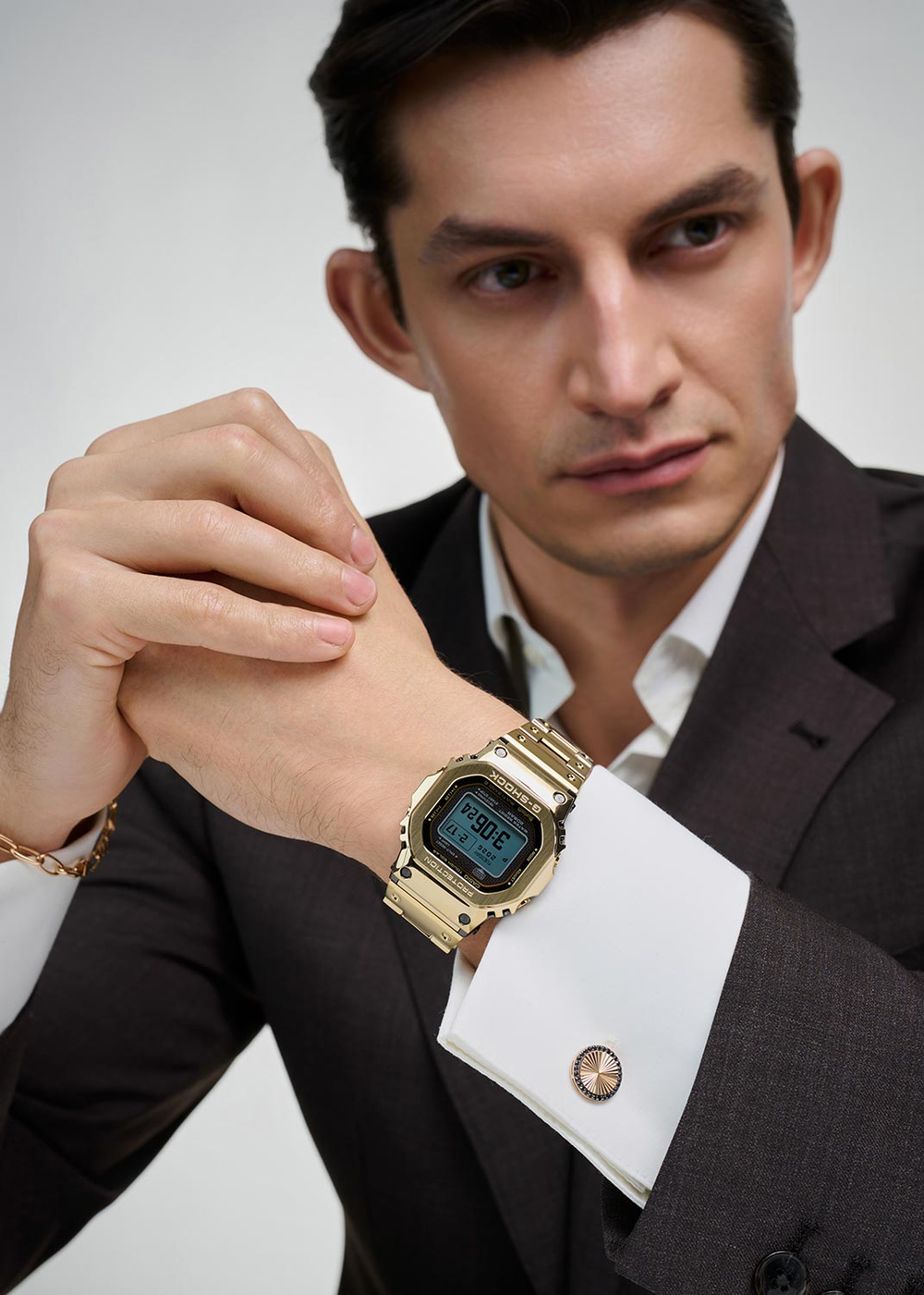Часы Casio GMW-BZ5000GD-9