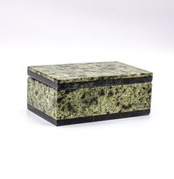 Шкатулка из уральского змеевика