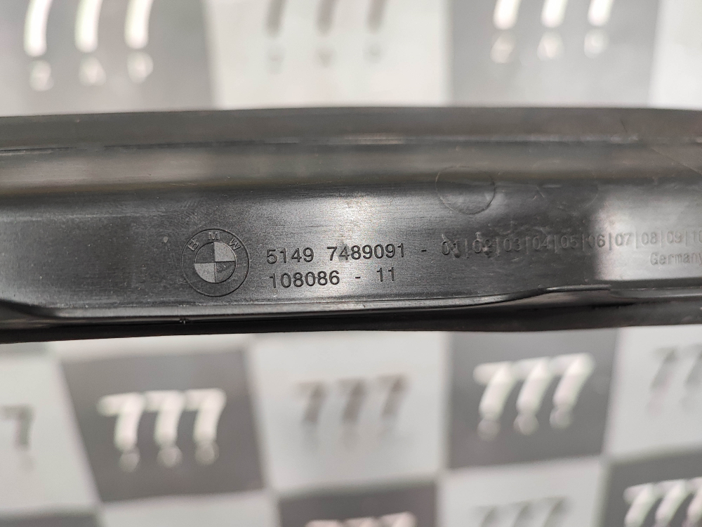 Накладка водостока задняя левая BMW 7-Series (G11) 19-нв Б/У Оригинал 51497489091