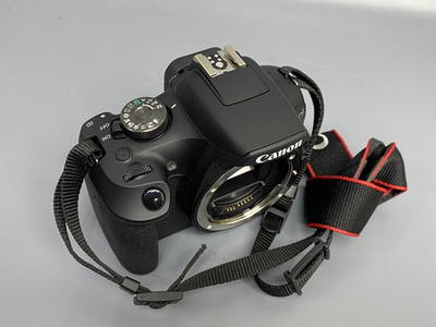 Canon EOS 2000D Kit 18-55mm 3.5-5.6 III