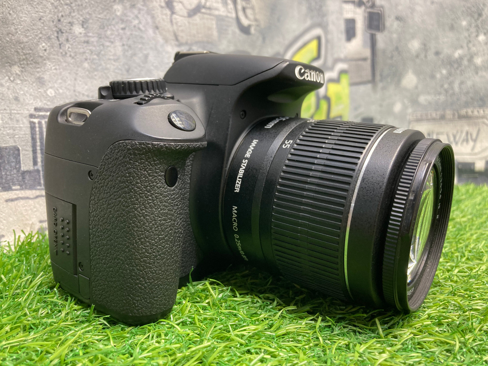 Canon Rebel T4i Kit 18-55mm IS II 14.000 кадров