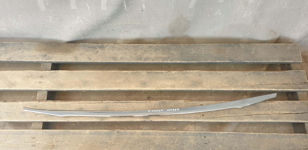 Молдинг крышки багажника Mercedes C (W205) 14-23 Б/У Оригинал A2057430082