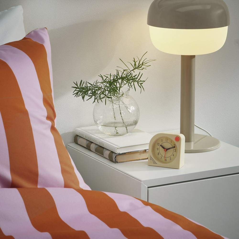 IKEA TJINGA  (ИКЕА ТЙИНГА)  -  Будильник - бледно-жёлтый 8x8 см