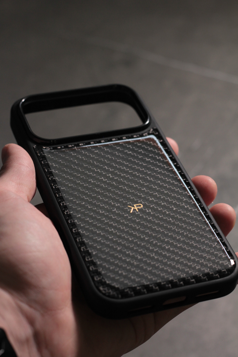 Чехол на iPhone 17 PRO MAX с натуральным карбоном