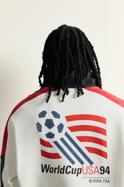 ZARA ТОЛСТОВКА С ВОРОТНИКОМ НА МОЛНИИ USA 94 FIFA WORLD CUP™ FIFA CLASSICS, ЖЕЛТОВАТО-БЕЛЫЙ