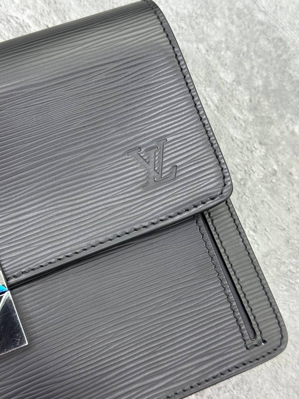 Клатч Louis Vuitton