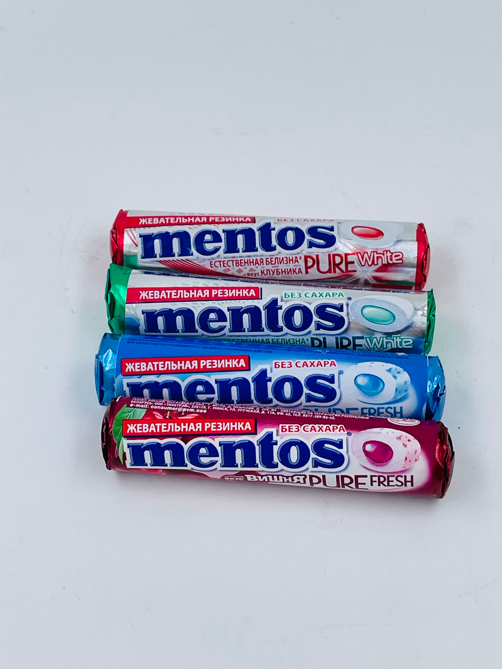 Mentos жевательная резинка Pure White вкус Клубника, Нежная мята, Вишня, Свежая мята (15,5х4) 62 г