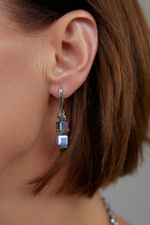 Серьги из голубых кубиков Swarovski, оттенок серебро