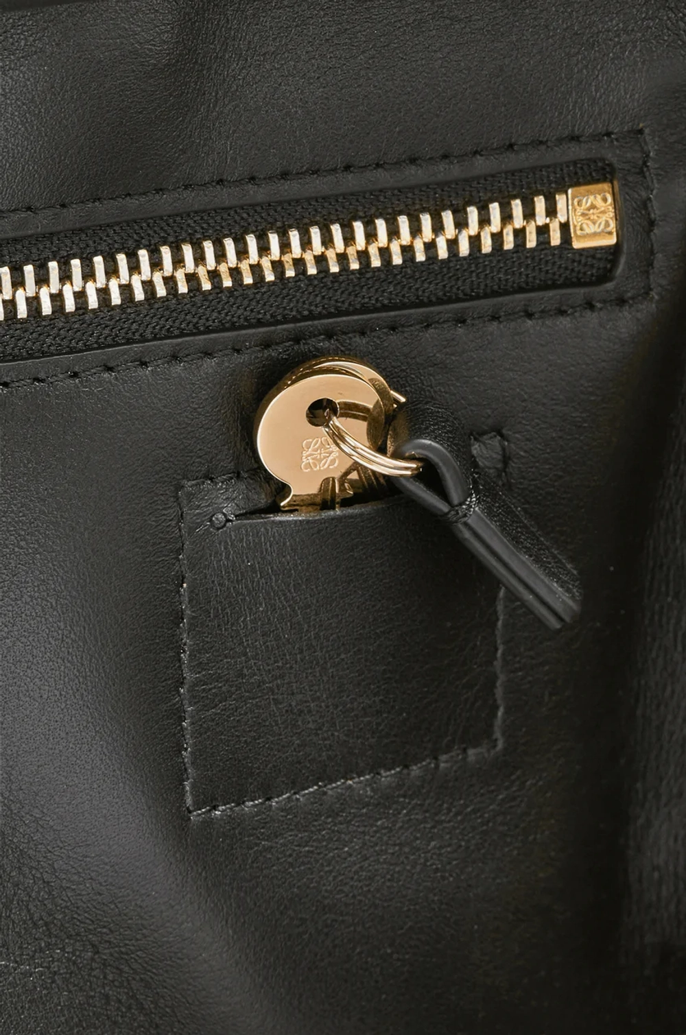 Loewe Сумка Amazona 23 из телячьей кожи наппа, черный