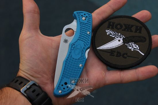 Складной нож Spyderco Endura Flat Ground Blue C10FPBL c клинком из стали VG-10, рукоять FRN