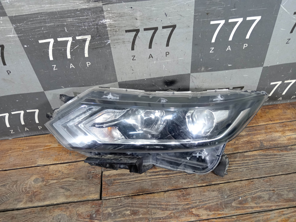 Фара левая галоген Nissan Qashqai 2 (J11) 17-24 Б/У Оригинал 26060HV00B