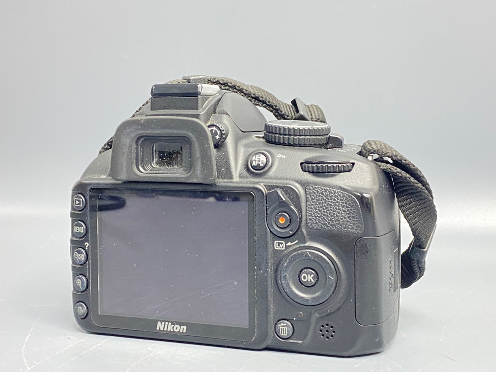 Nikon D3100 kit 18-55mm 30.200 кадров