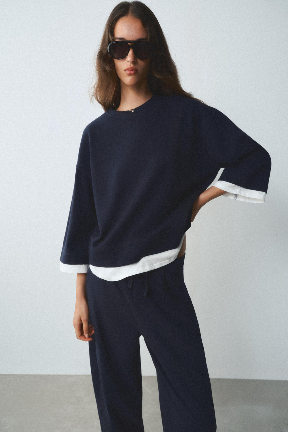 ТОЛСТОВКА С ДЛИННЫМИ РУКАВАМИ И КОНТРАСТНОЙ ВСТАВКОЙ — ZARA