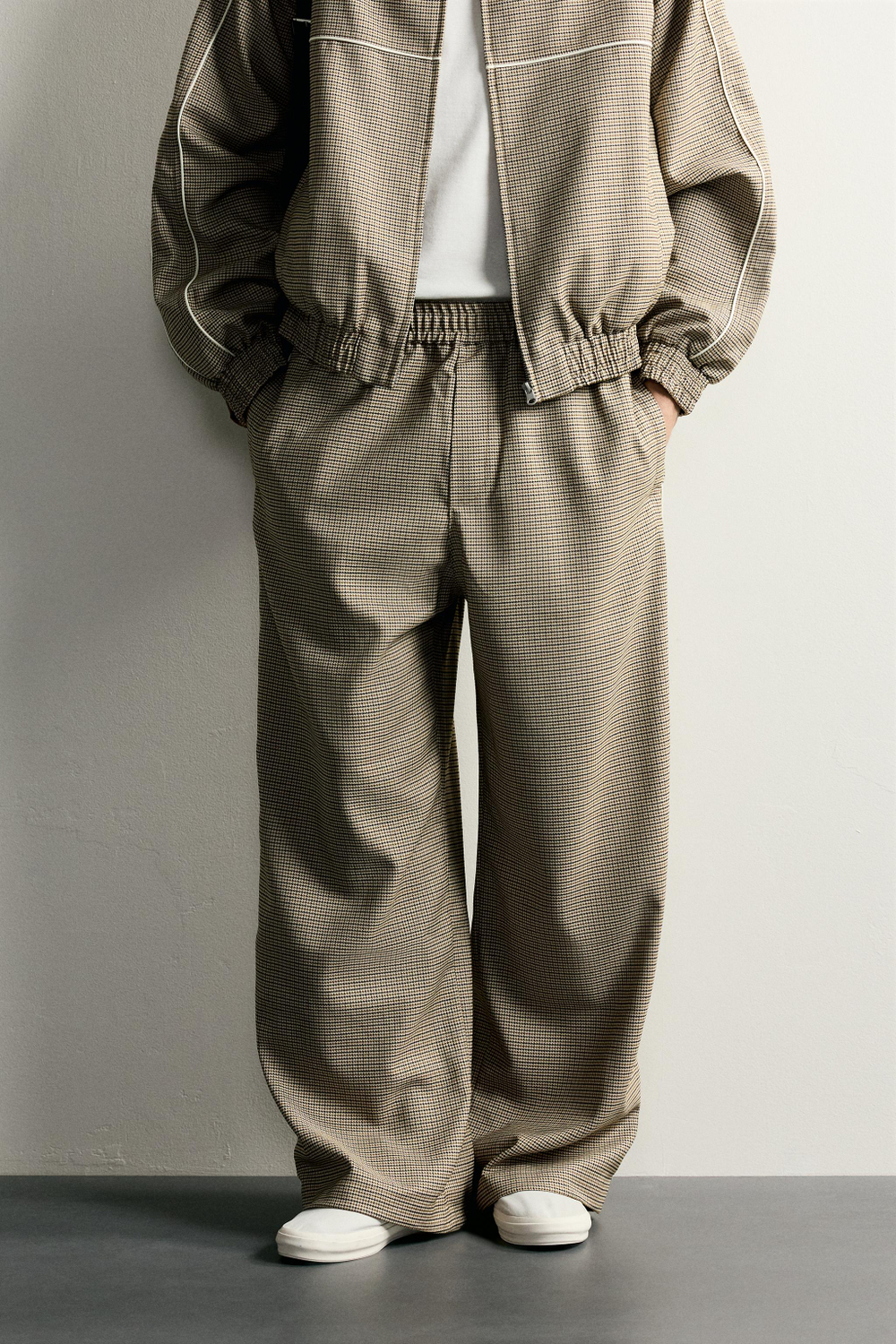 БРЮКИ RELAXED FIT С КОНТРАСТНЫМ КАНТОМ — ZARA