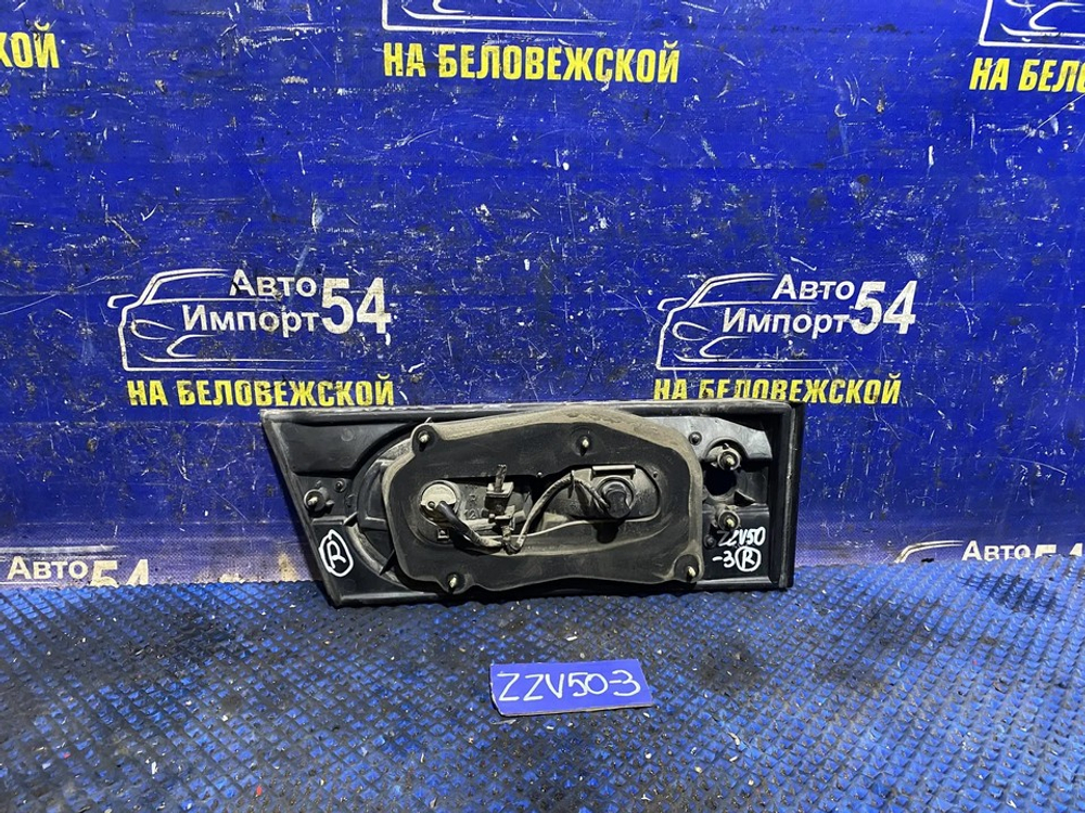 Вставка багажника правая TOYOTA VISTA 1999