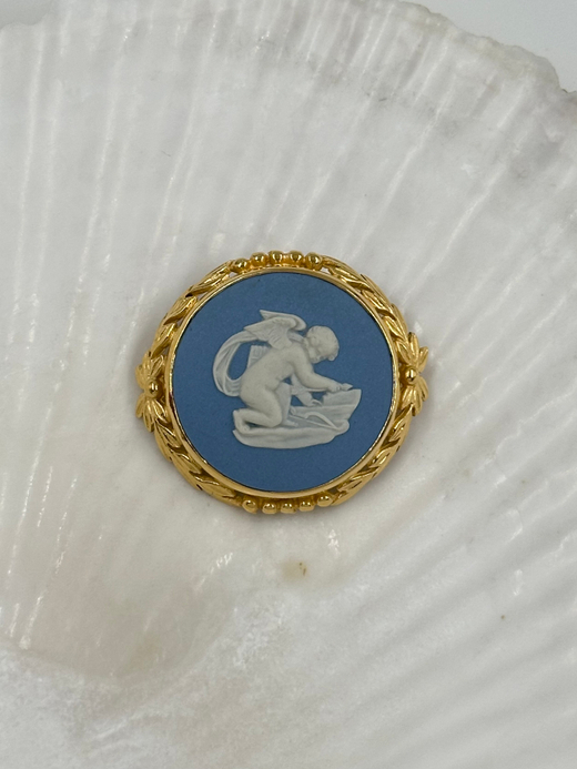 Брошь Wedgwood голубая