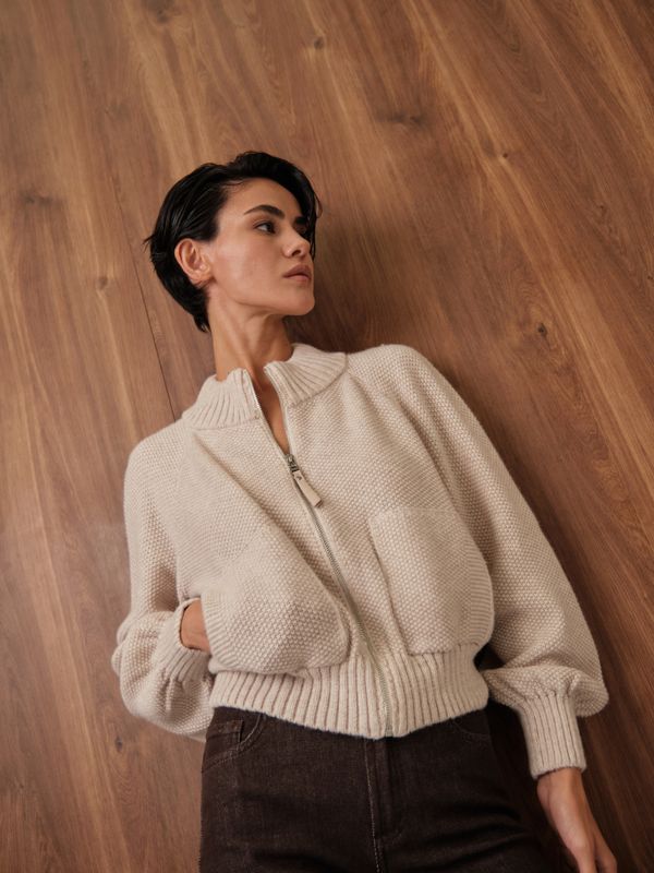 Бомбер женский B0570-8101 жемчужный