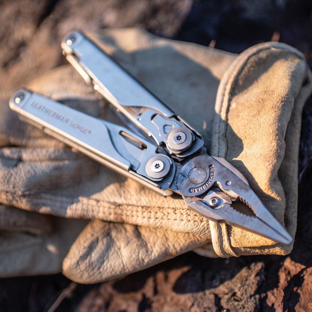 Мультитул Leatherman Surge® Stainless