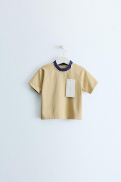 ZARA TIMELESS — ФУТБОЛКА С КОНТРАСТНЫМ ВОРОТНИКОМ, ХАКИ