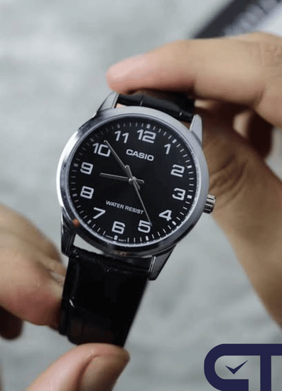 Casio MTP-V001L-1B Standard часы наручные мужские — чёрный циферблат, серебристый корпус и кожаный ремешок