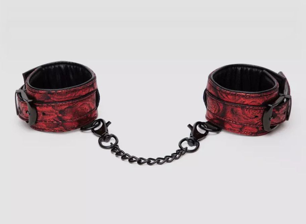 Красно-черные наручники Reversible Faux Leather Wrist Cuffs (Цвет: красный с черным)