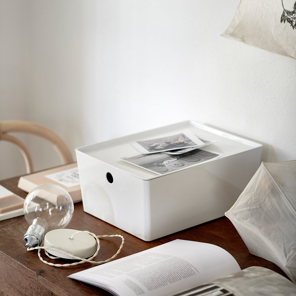 IKEA KUGGIS  (ИКЕА КУГГИС)  -  Контейнер с крышкой - белый 26х35х15 см