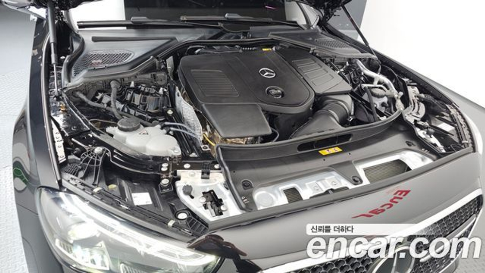 Mercedes-Benz E-Class E300 4MATIC AMG Line — 2025