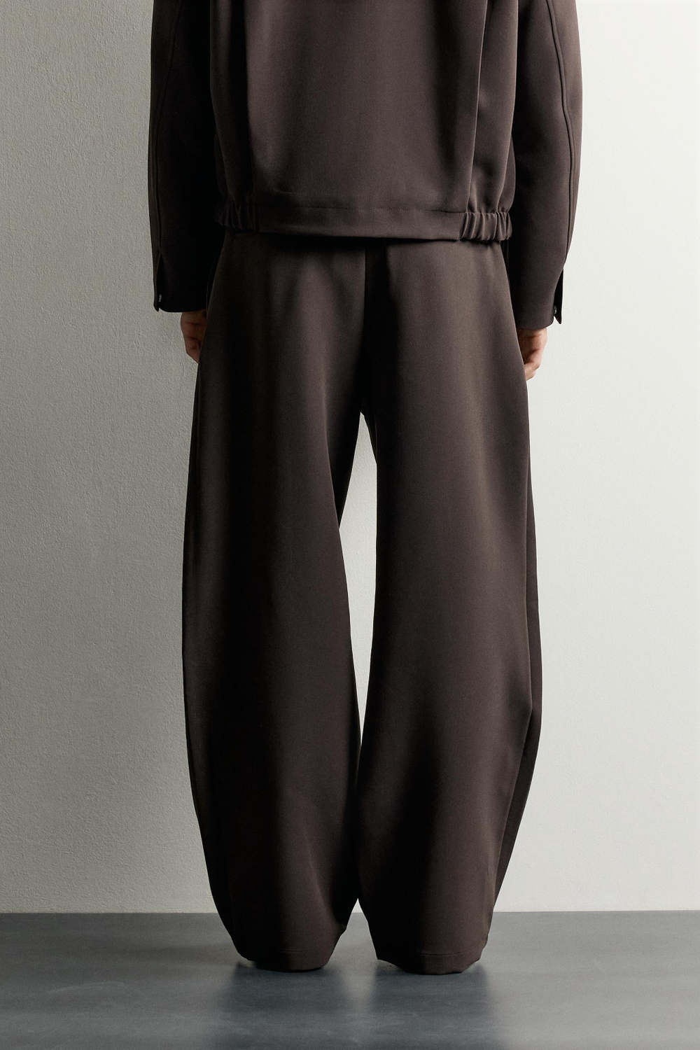 БРЮКИ WIDE FIT С БОКОВЫМИ СКЛАДКАМИ — ZARA