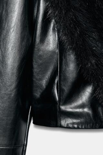 ZARA КУРТКА ИЗ ИСКУССТВЕННОЙ КОЖИ С КОНТРАСТНЫМ ВОРОТНИКОМ, ЧЕРНЫЙ