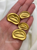 Пуговицы золотистые Скиап. "Губы"