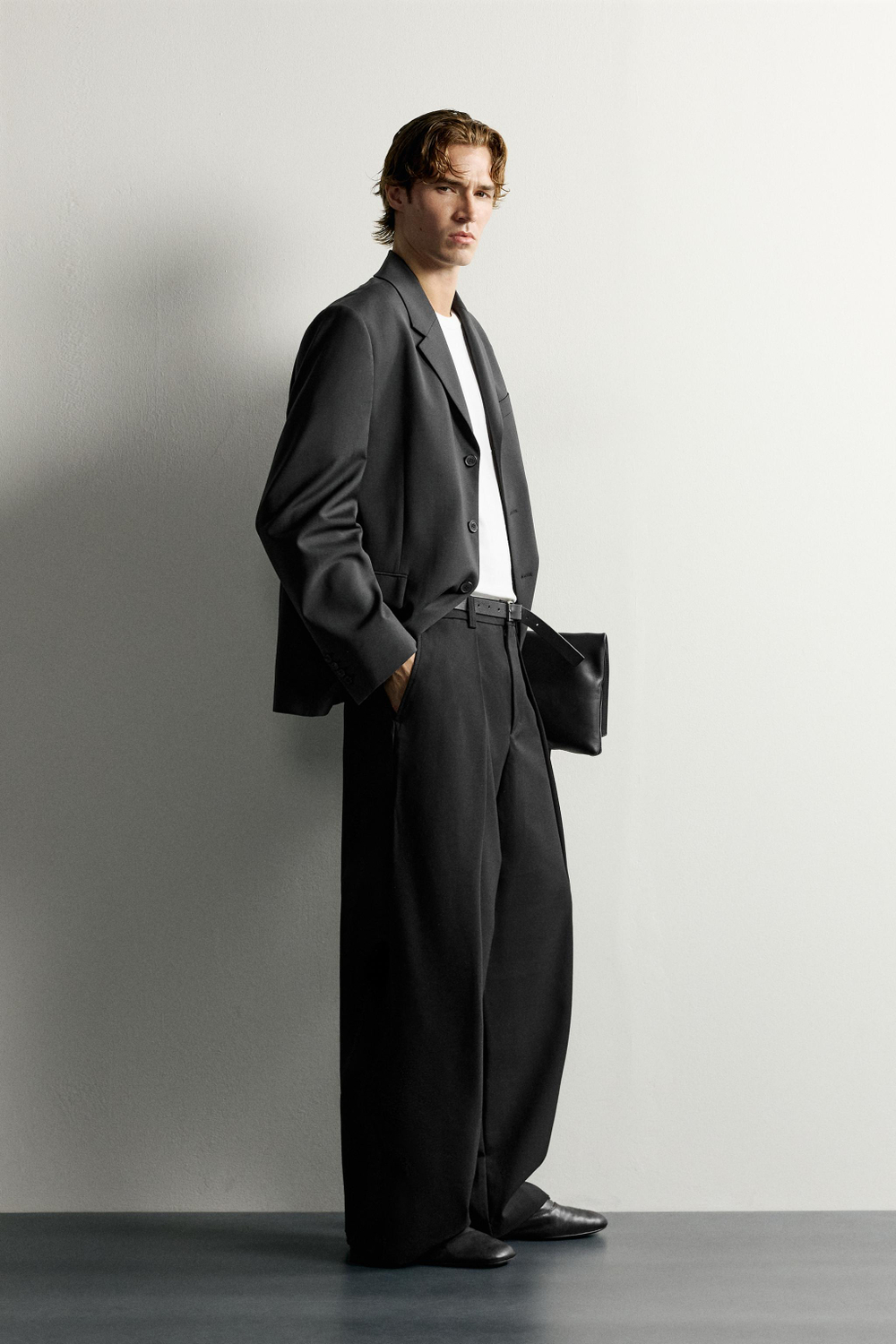 БРЮКИ RELAXED FIT СО СКЛАДКАМИ — ZARA · 6861/616