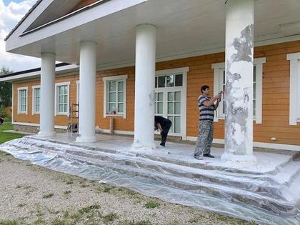 Начался ремонт колонн Общественного центра